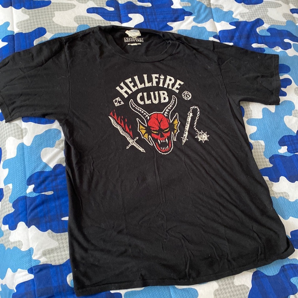 Men’s Hellfire stranger things black T-Shirt that has been lightly used.